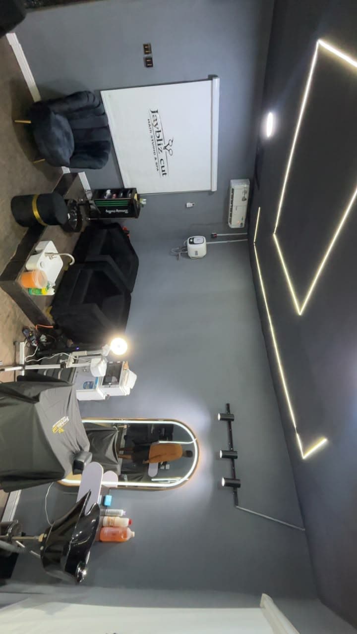 Precision grooming cuts